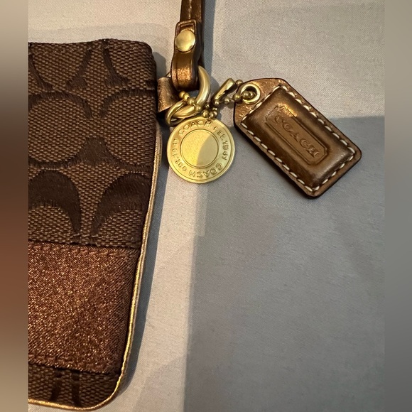 Coach two tone wristlet, brown signature and copper band with gold hardware - Picture 4 of 7